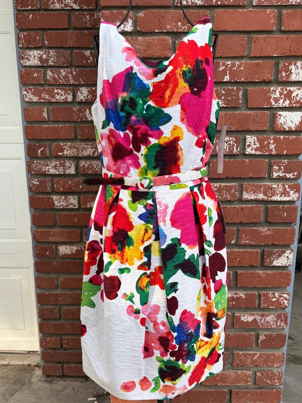 Size 4 Brand new Eliza J White Floral Textured Belted Sheath Dress